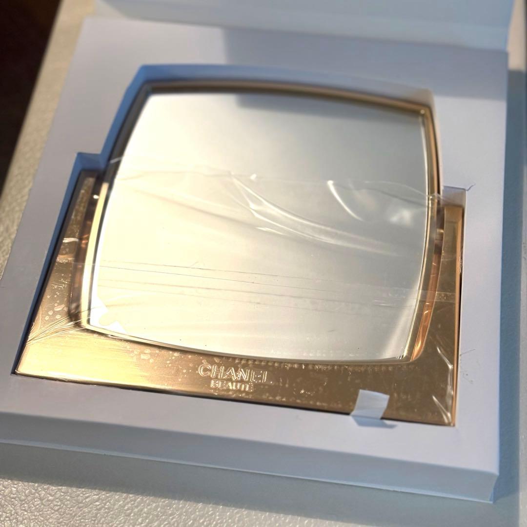 シャネル ノベルティ スタンドミラー ゴールド