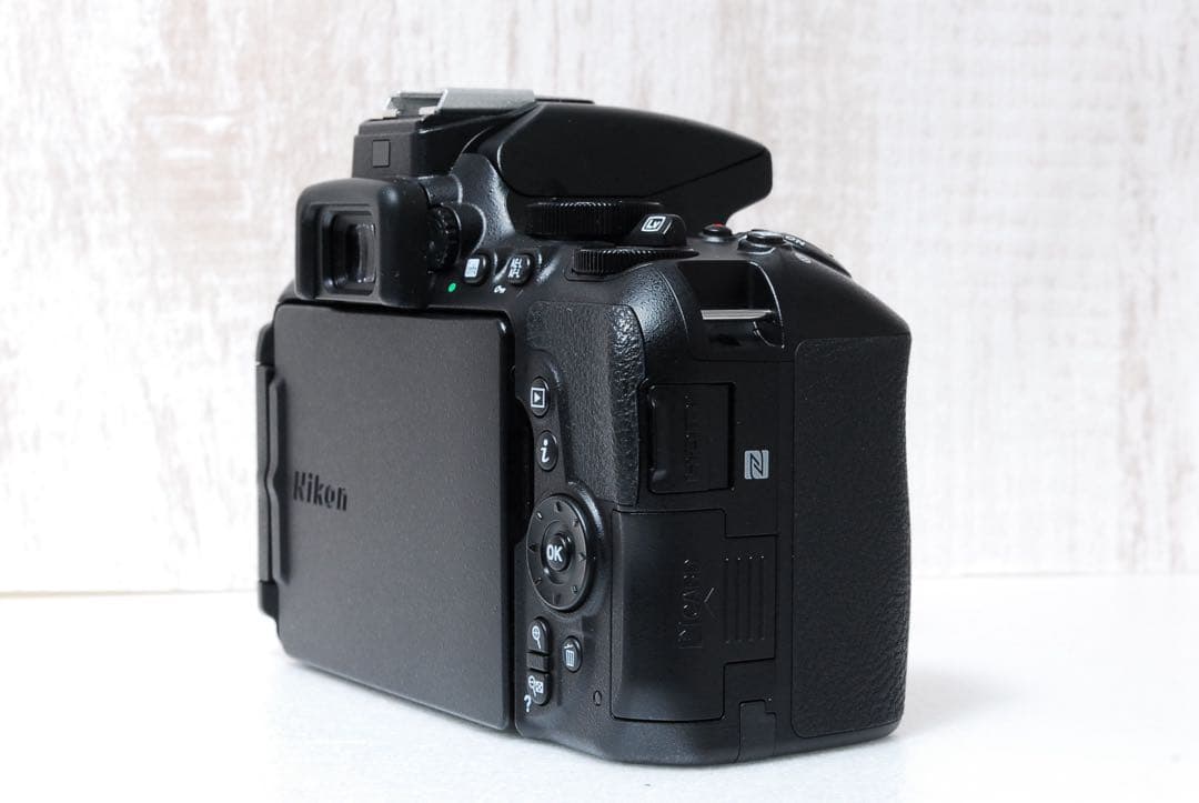 ❤️美品❤️ショット数少❤️Wi-Fi搭載❤️ダブルレンズ Nikon D5600