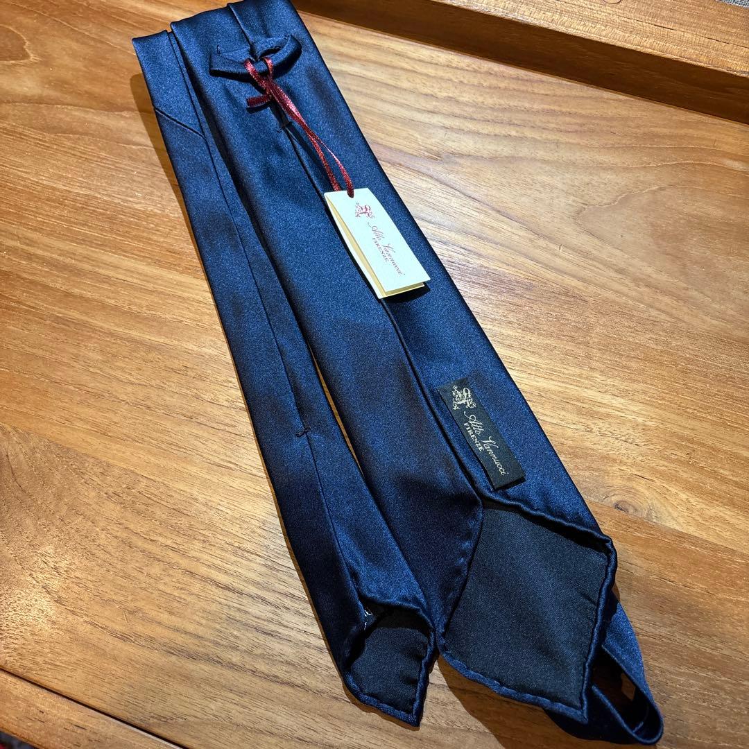 アットヴァンヌッチ　セッテピエゲ　ソリッドネイビー シルクネクタイ
