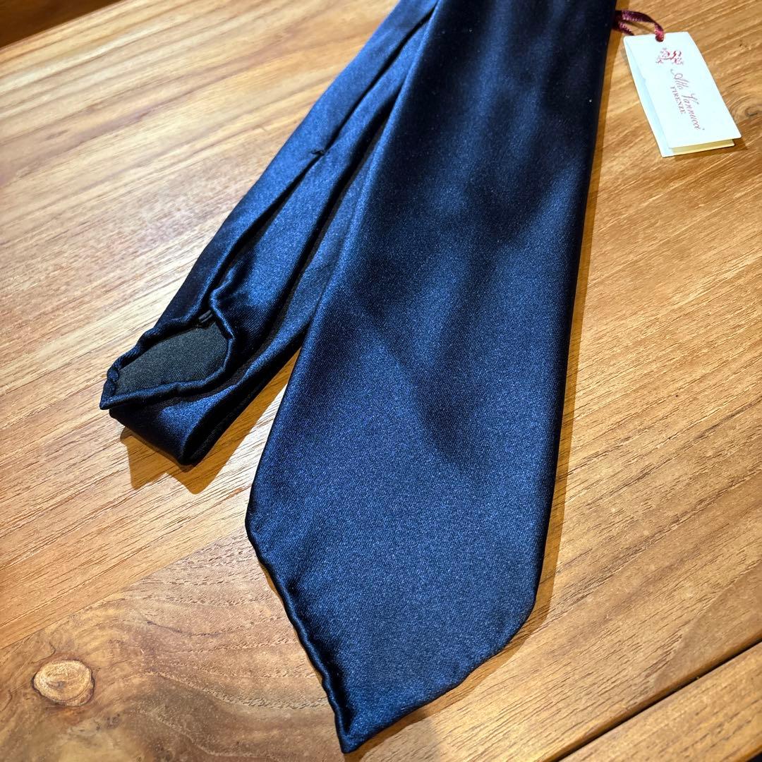 アットヴァンヌッチ　セッテピエゲ　ソリッドネイビー シルクネクタイ