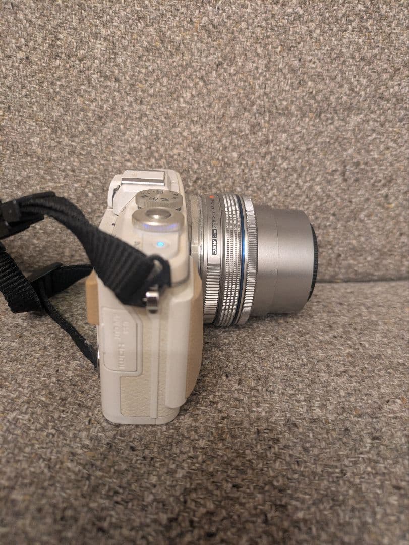 OLYMPUS PEN Lite E-PL7 本体のみ（レンズ有り）