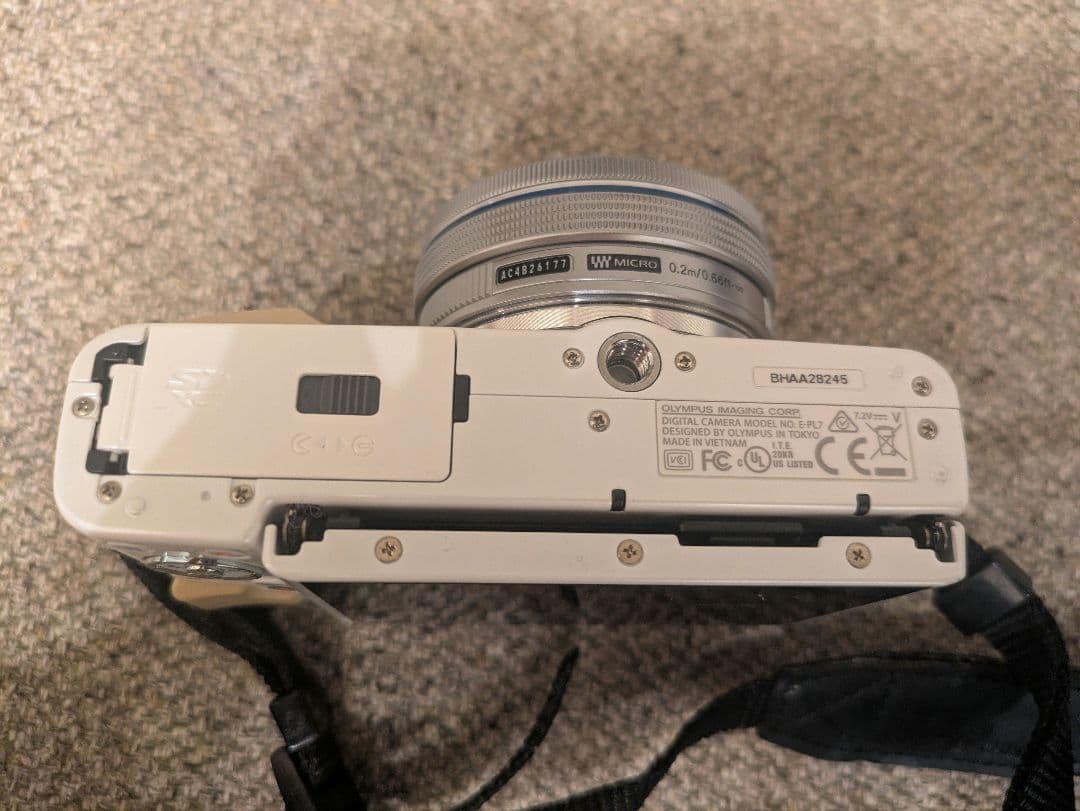 OLYMPUS PEN Lite E-PL7 本体のみ（レンズ有り）