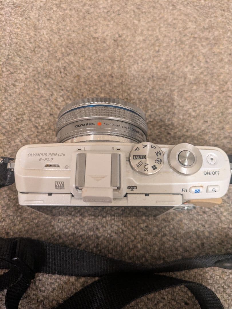 OLYMPUS PEN Lite E-PL7 本体のみ（レンズ有り）