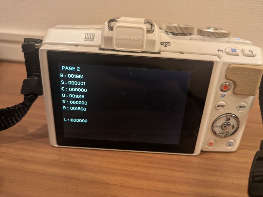 OLYMPUS PEN Lite E-PL7 本体のみ（レンズ有り）