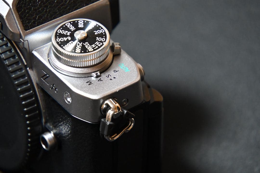 Nikon Zfc シルバー ボディ 撮影回数: 6,538枚