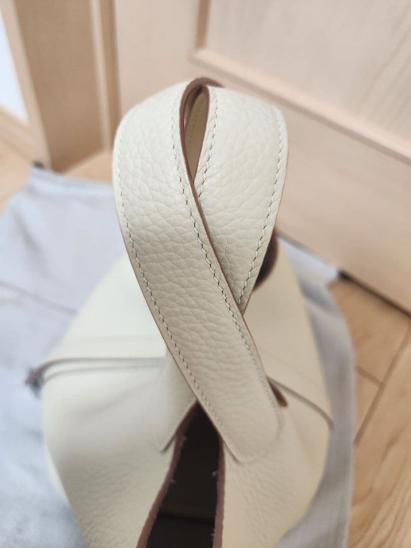 オーダーバック　牛革バック　キューブバック　ベージュ　白系　PMサイズ