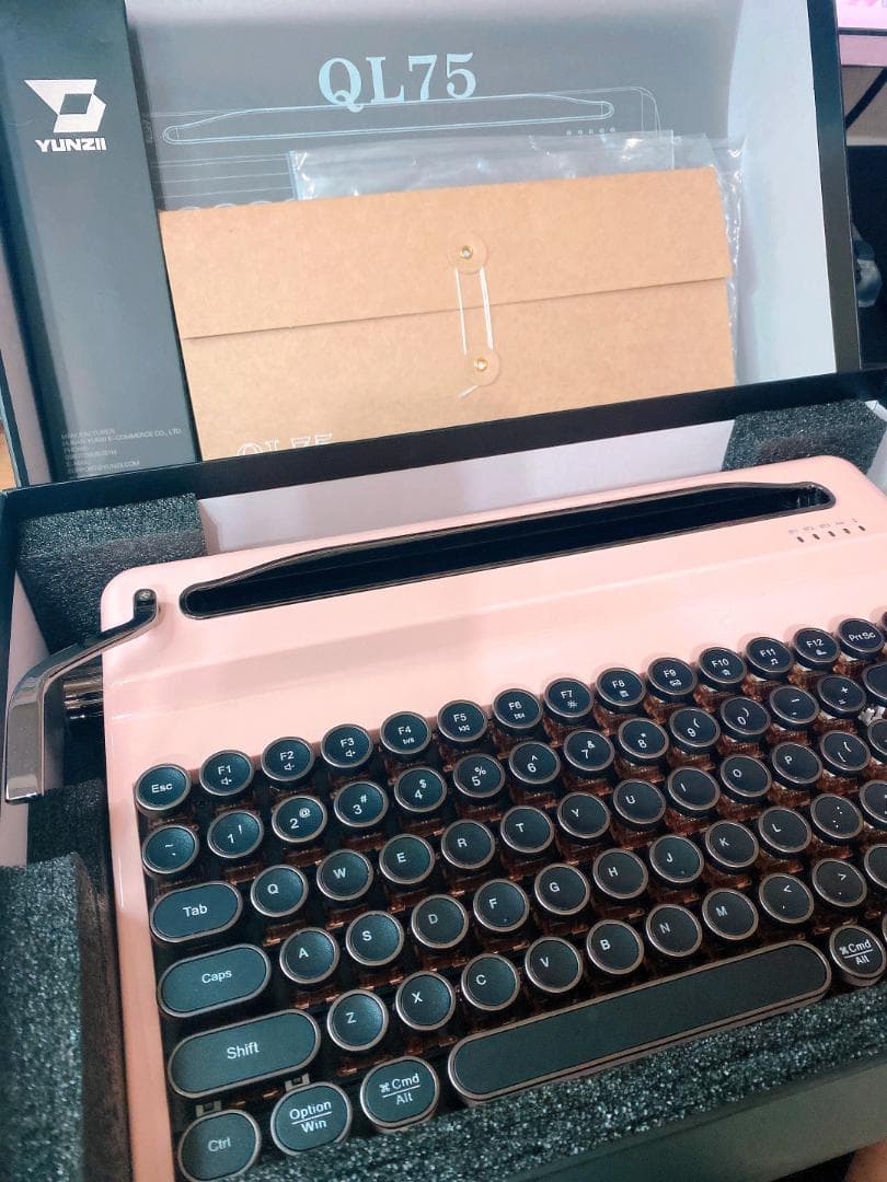 タイプライター風 キーボード ピンク