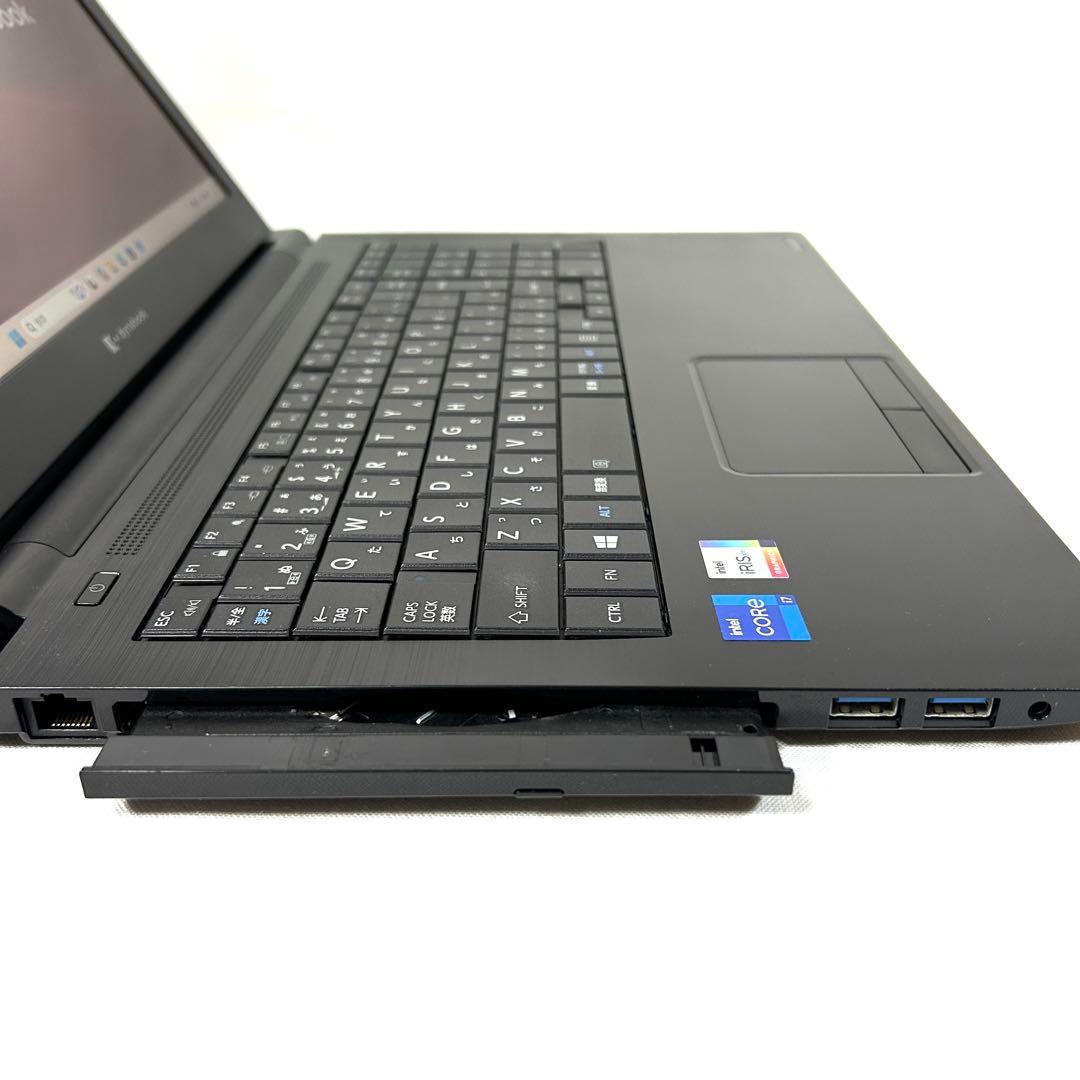 美品 TOSHIBA dynabook B65/HS i7 16GB DVD