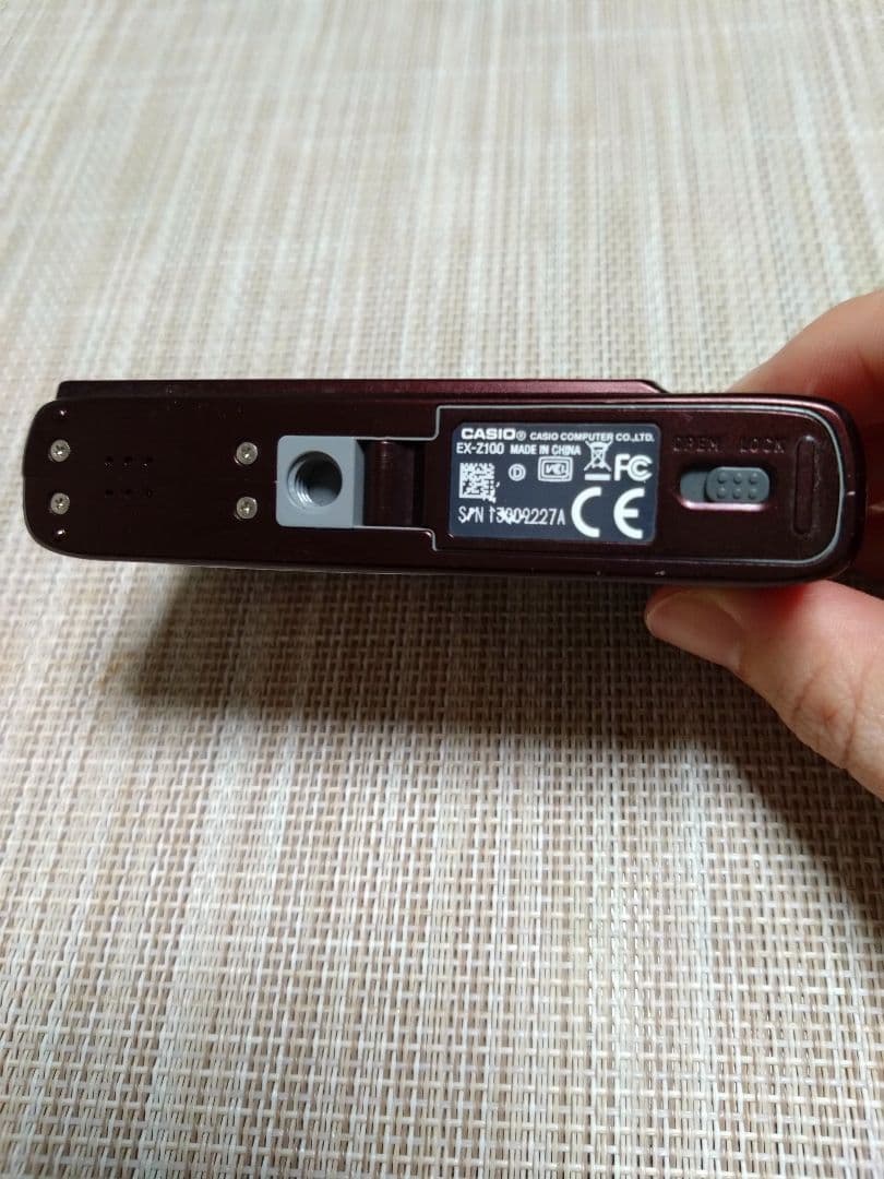 CASIO EXILIM 10.1メガピクセル デジタルカメラ　ブラウン