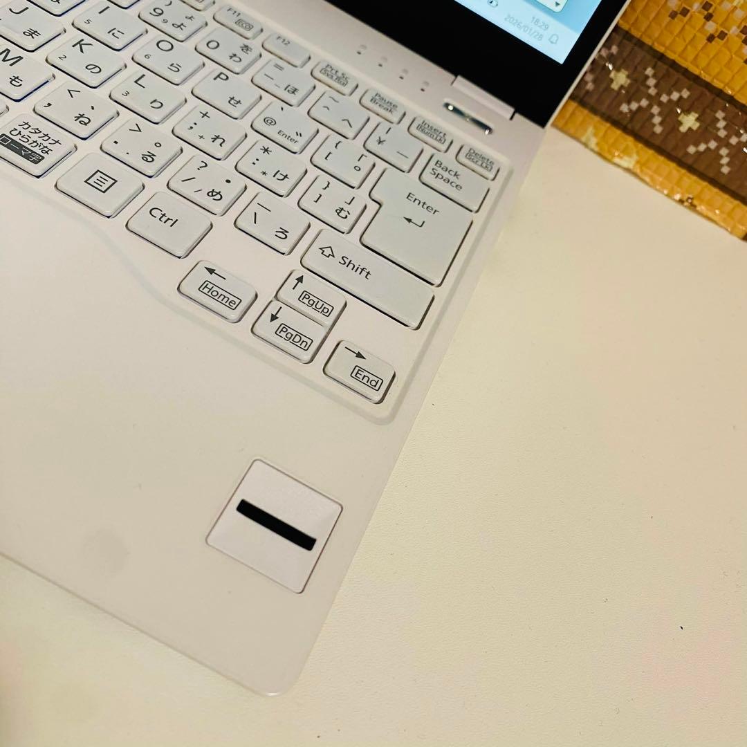 Y80 FujitsuノートパソコンSSD第7世代 コンパクトWindows11