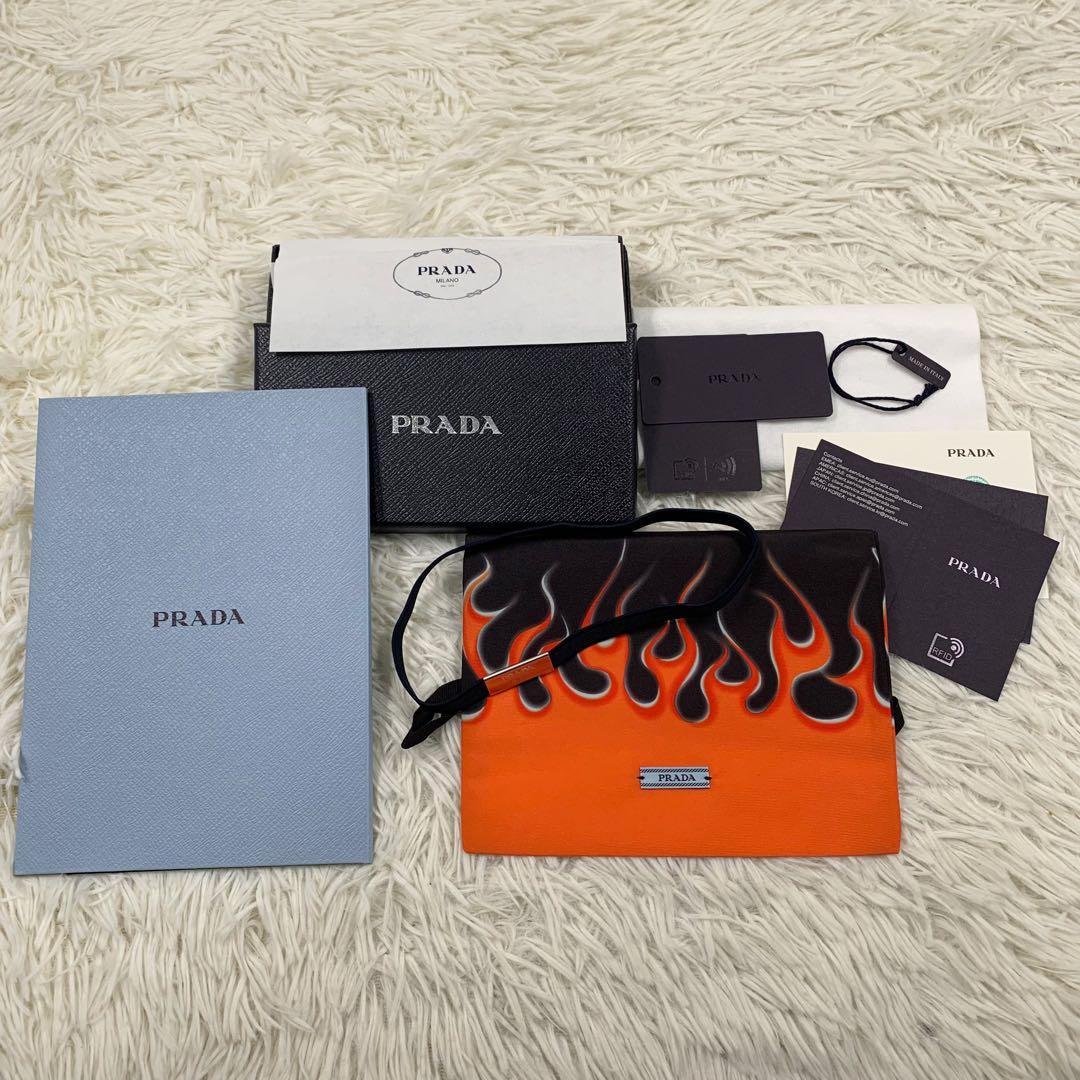 プラダ iPhone15pro ケース 三角ロゴ ブラック RFID 付属品完備