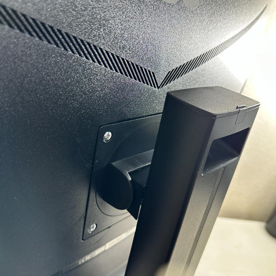 AOC 240Hz対応 31.5インチ ゲーミングモニター