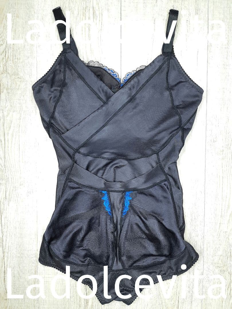 美品 マルコ　カーヴィシャス ボディスーツ E70 M/黒/カレス/232