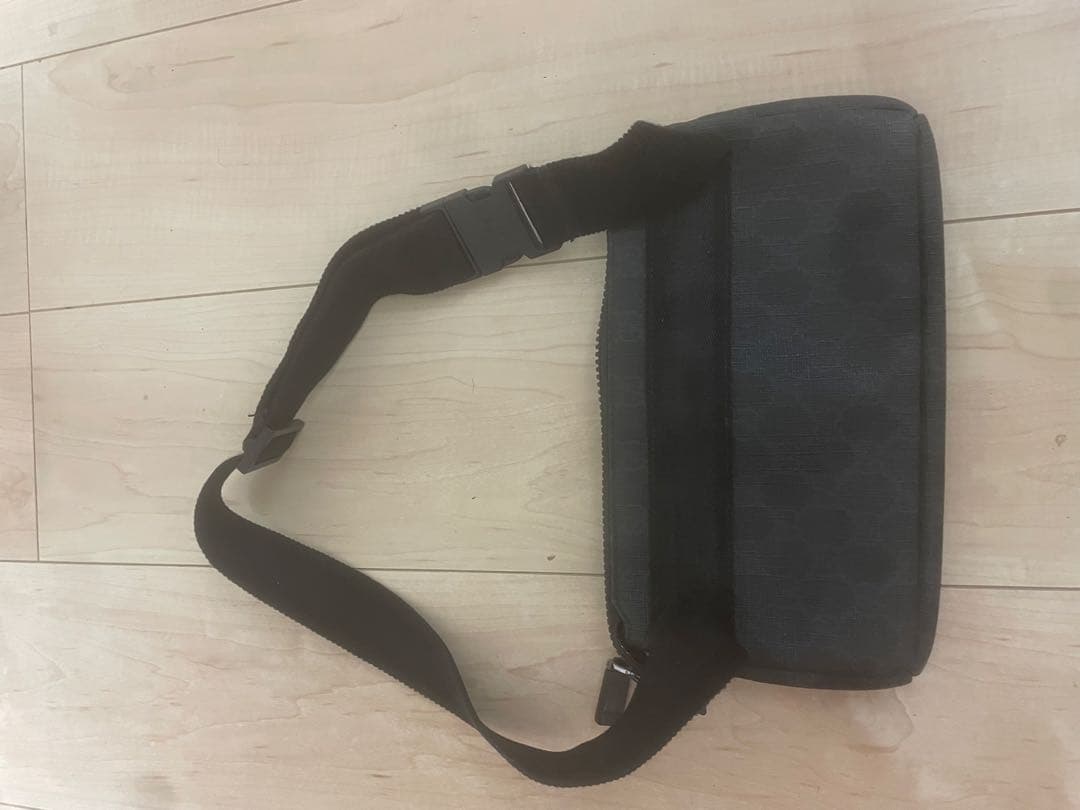 GUCCI ボディバッグ　GGスプリーム ウエストポーチ　ロゴ刻印