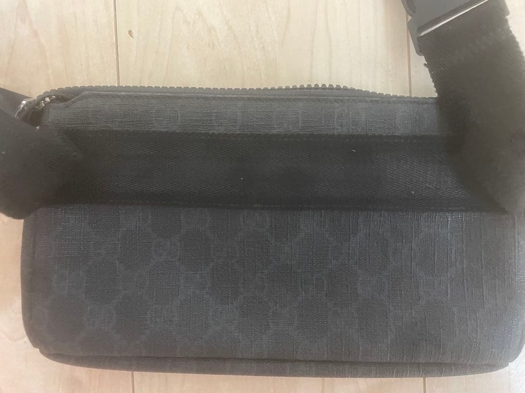 GUCCI ボディバッグ　GGスプリーム ウエストポーチ　ロゴ刻印