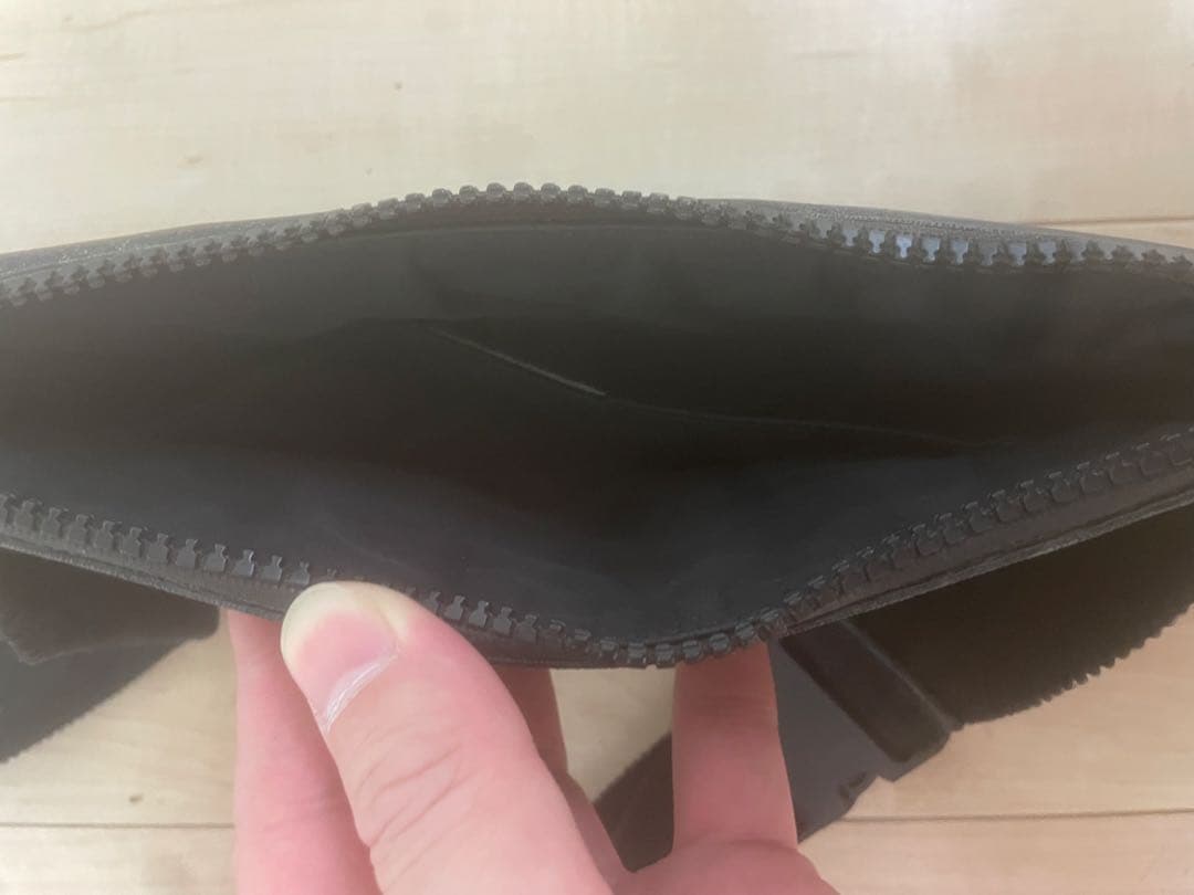 GUCCI ボディバッグ　GGスプリーム ウエストポーチ　ロゴ刻印