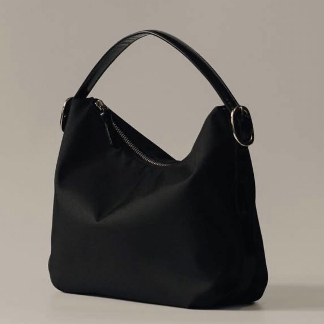 【美品】TOUT Y EST ブラックハンドバッグ