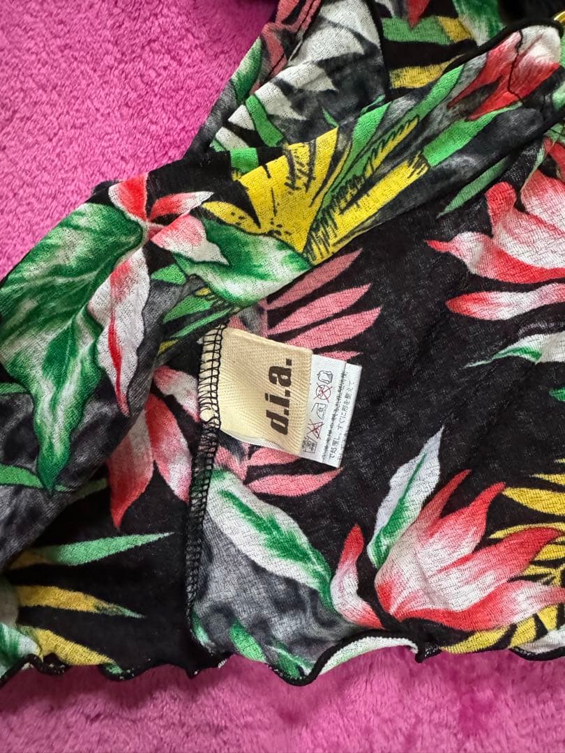 d.i.a トロピカル花柄キャミソール