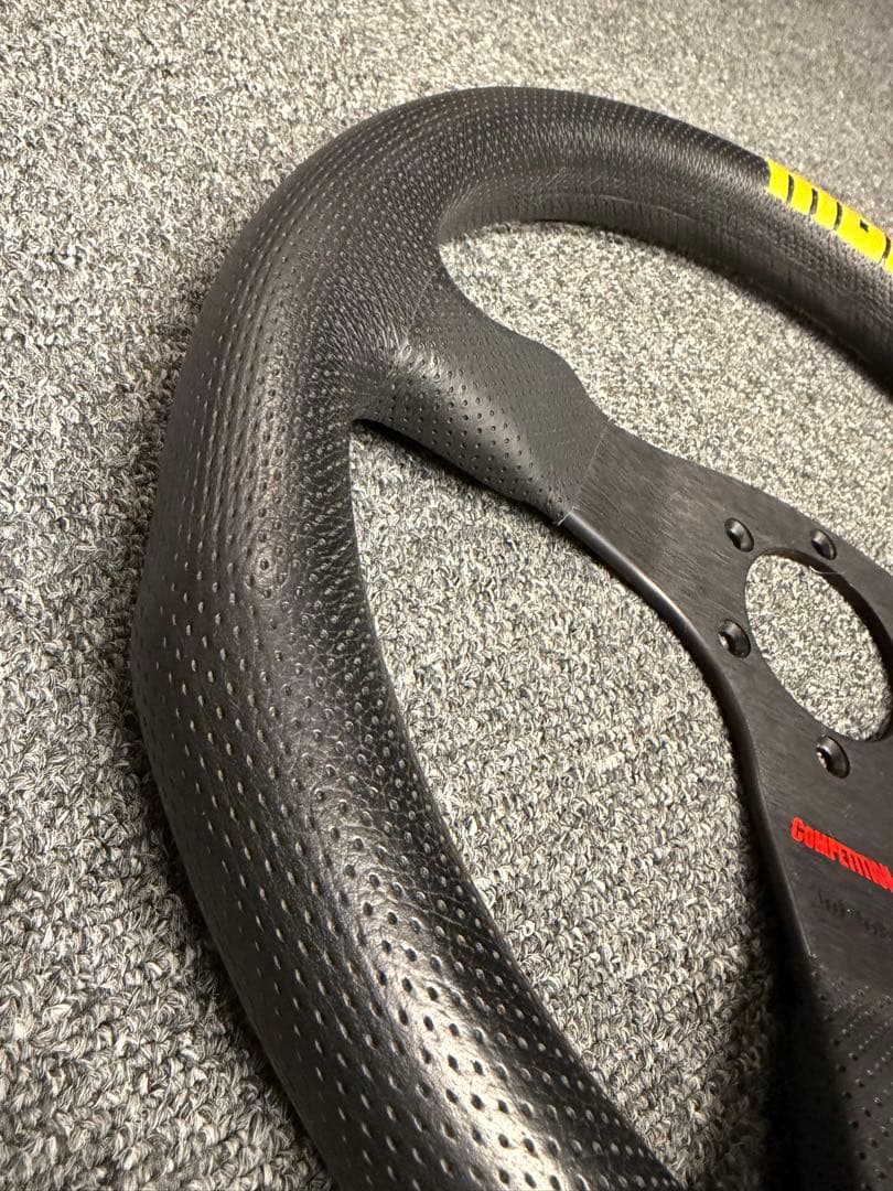 momoステアリングcompetition350mm