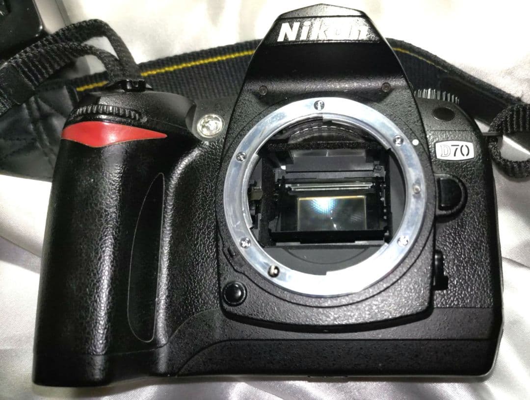 Nikon D70 デジタル一眼レフカメラ ニコン レンズ2本付