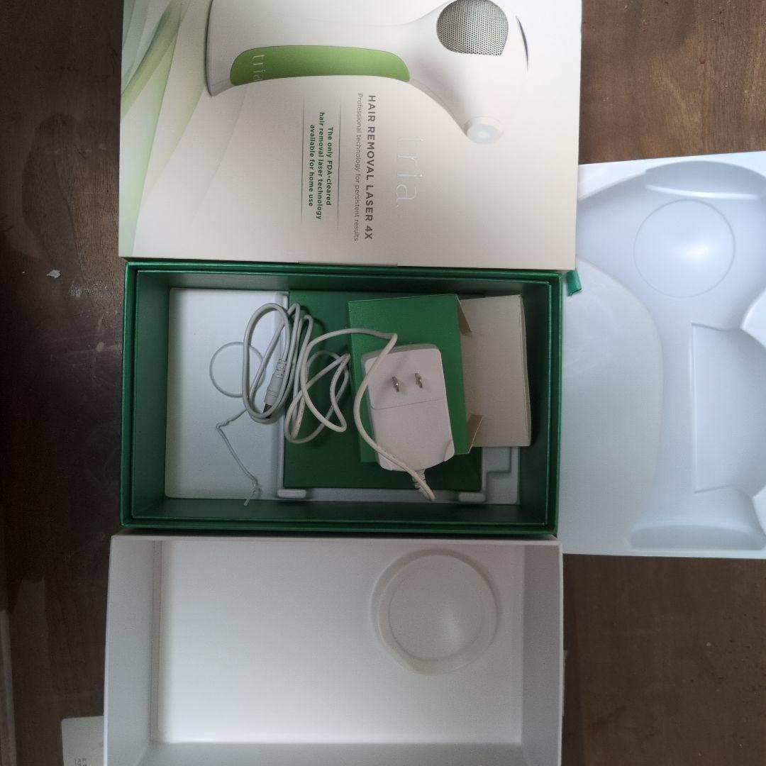 脱毛器 ホワイト・グリーン 充電器付き