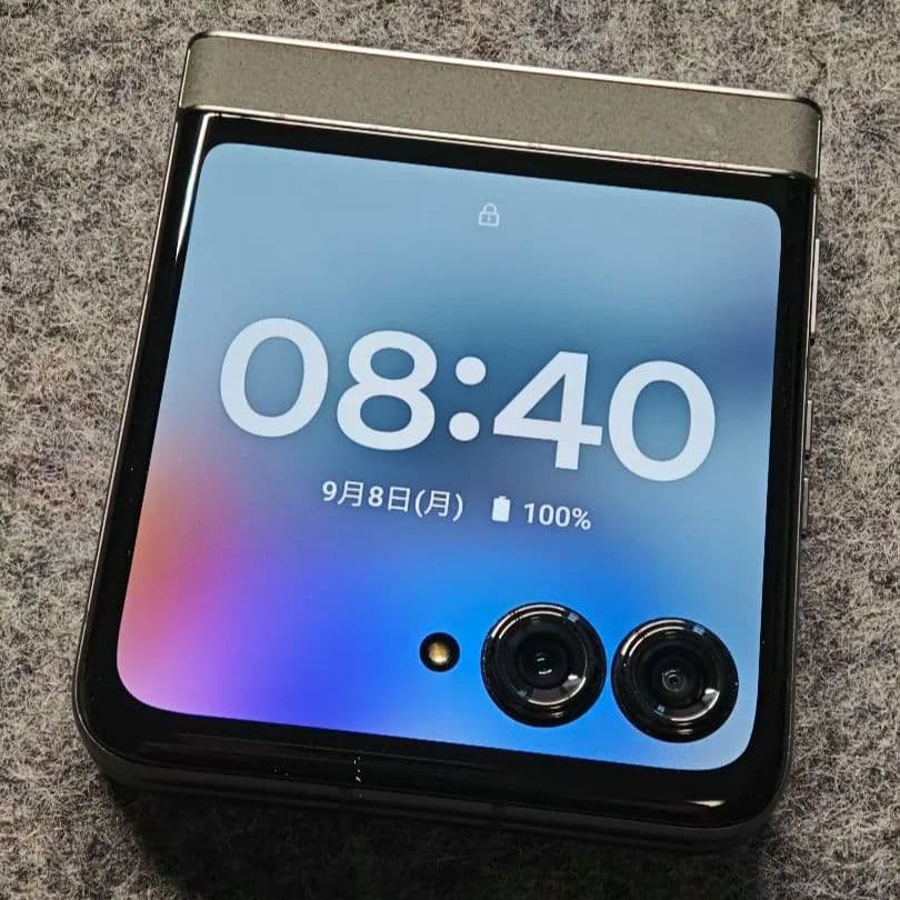 Motorola razr 50 コアラグレー｜SIMフリー・折りたたみ