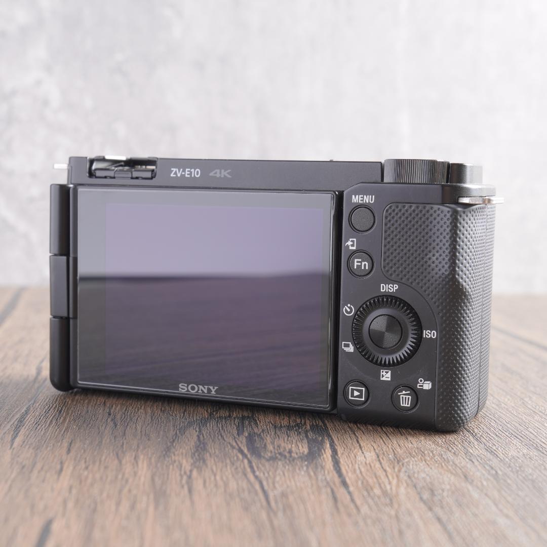 ✨ショット数1118回で超美品✨自撮りも楽々✨Sony ZV-E10　400