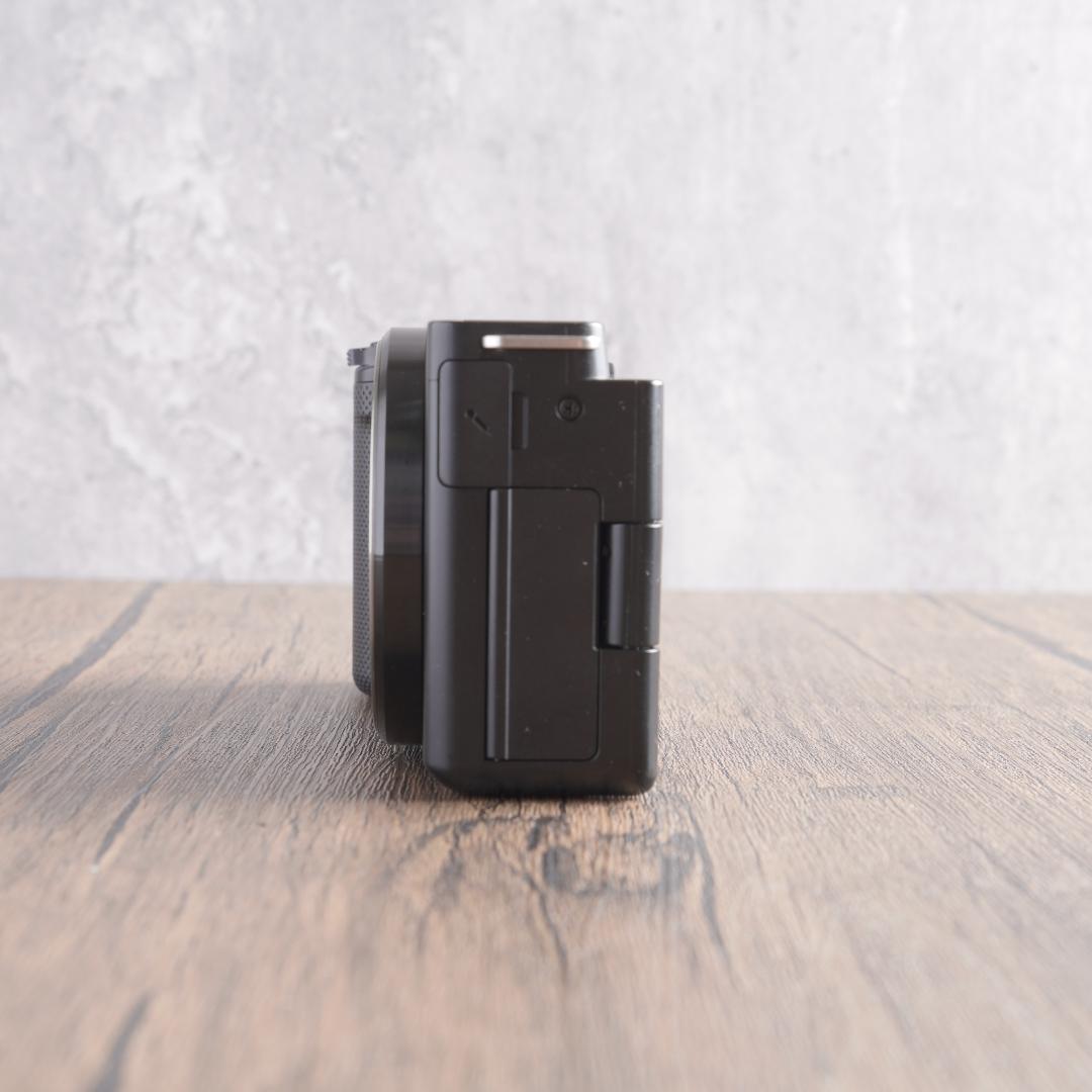 ✨ショット数1118回で超美品✨自撮りも楽々✨Sony ZV-E10　400