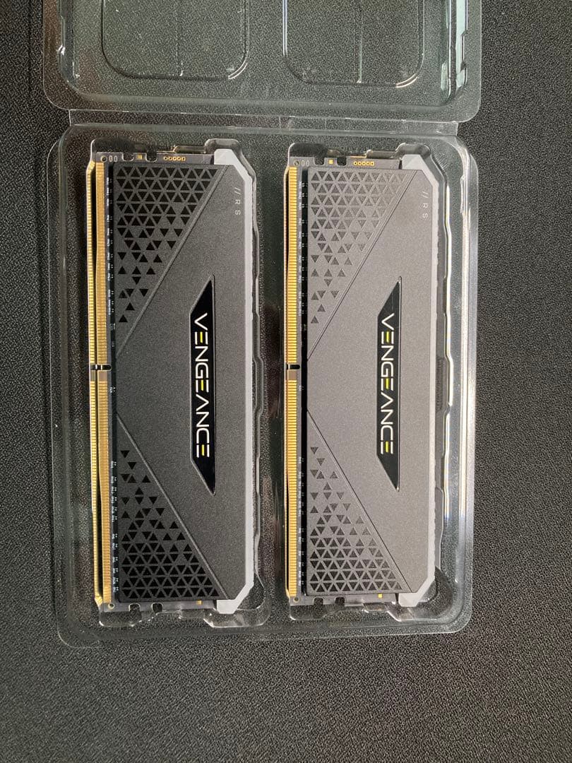 メモリー Vengeance RGB RS DDR4 16GB 3600MHz