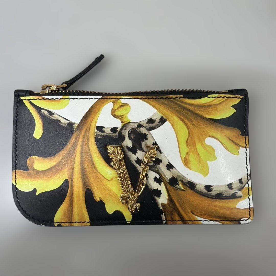 【美品】VERSACEヴェルサーチ　小銭入れ　カードケース　レザー