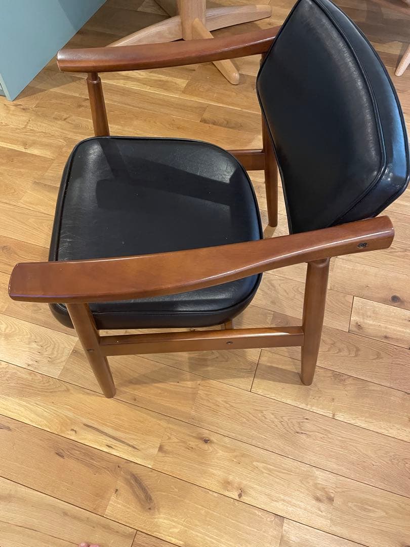 【カリモク60】Dチェア　スタンダードブラック　【キハダ お取り置き】