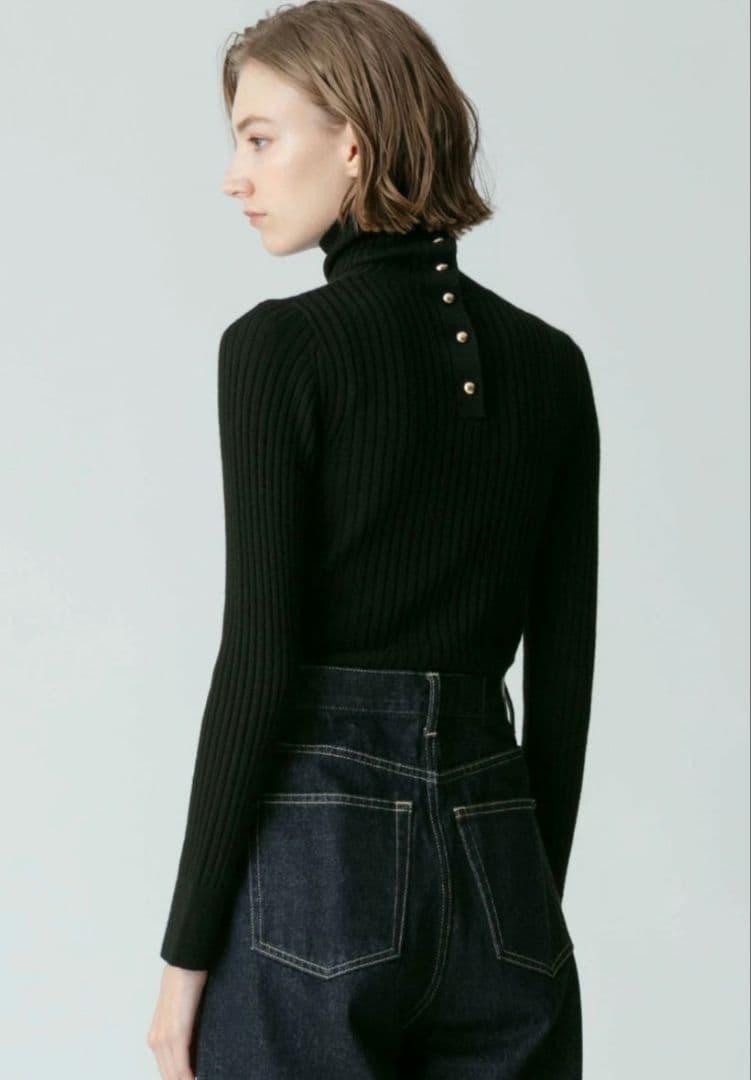 ロブさま専用　アルアバイル　釦ディティール2WAYネックリブプルオーバー