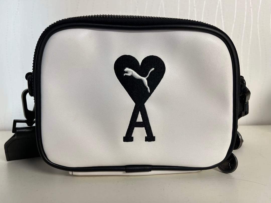 限定コラボ AMI PARIS × PUMA クロスボディバッグ ユニセックス
