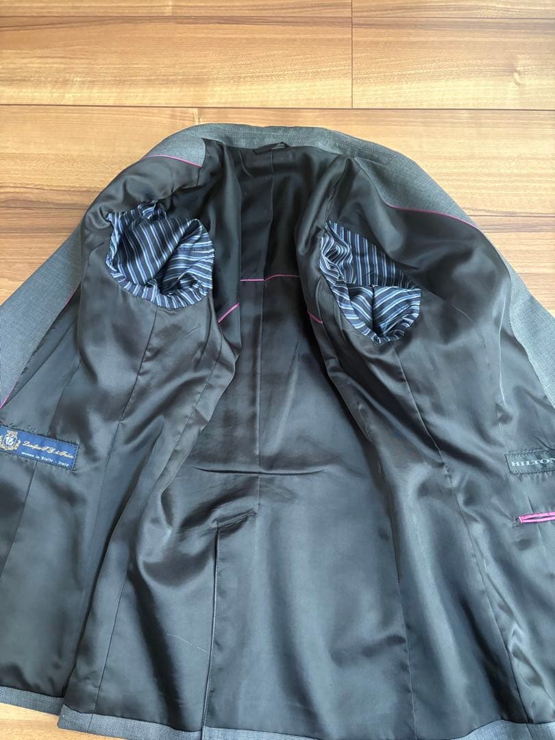 HILTON 洋服の青山　グレー無地パンツスーツ サイズ上11号下13号