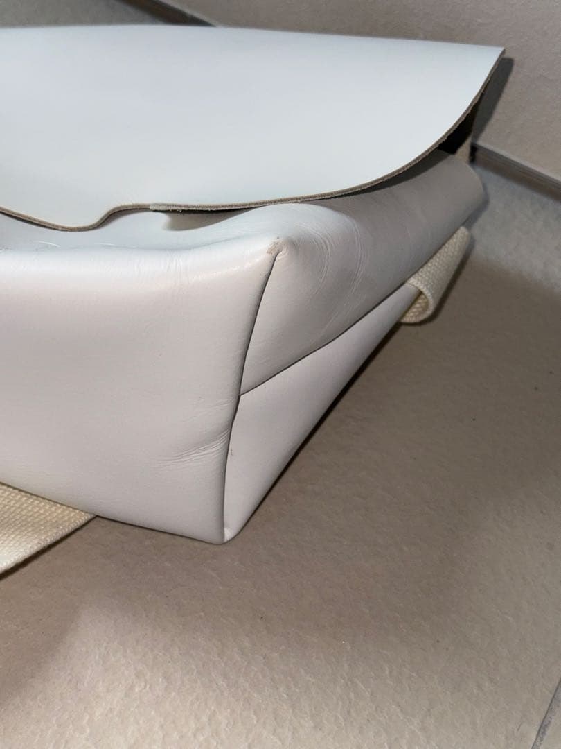 希少ホワイト　Uni&co ユニアンドコー　メッセンジャーバッグ