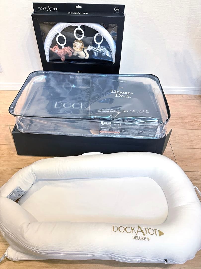 美品 DockATot ドッカトット デラックスプラスホワイト　トイアーチ付き