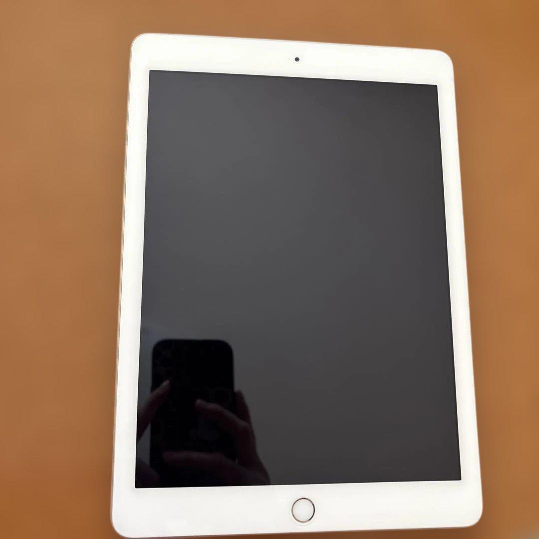 Apple iPad ゴールド 本体　32GB Wi-Fi cellular