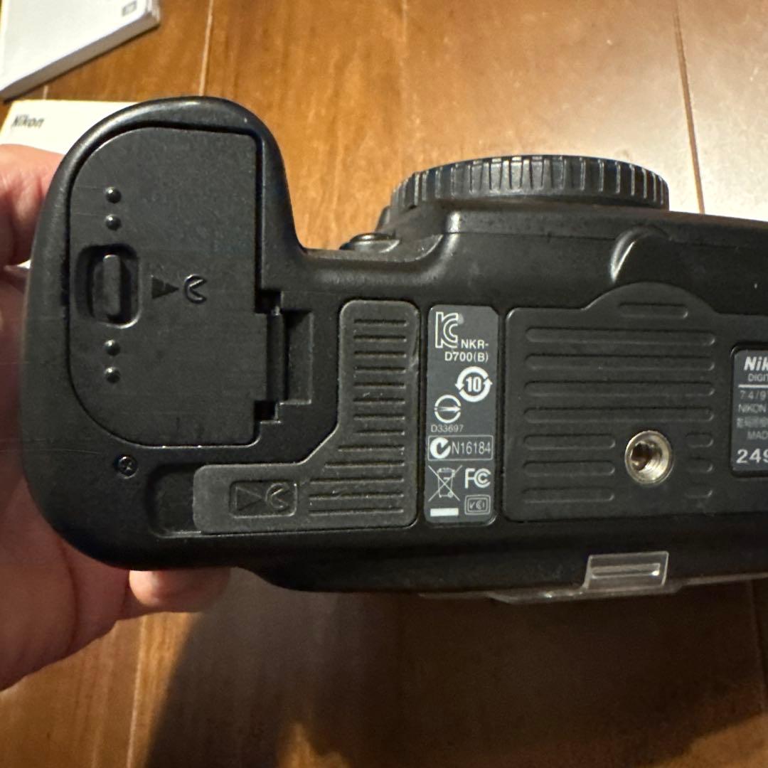 『Nikon D700』 非常に良い状態 キズや汚れは無し 動作確認済み