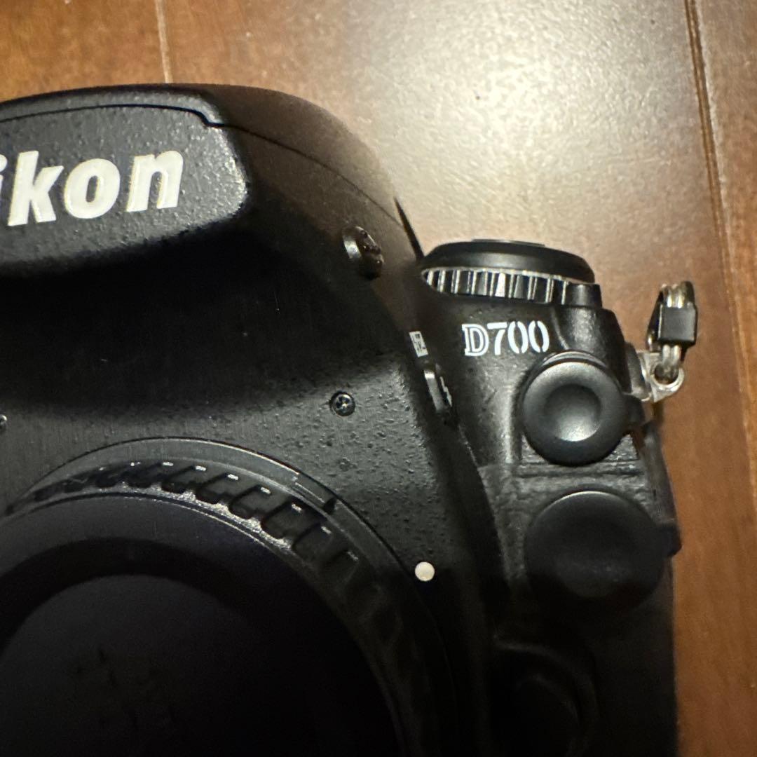 『Nikon D700』 非常に良い状態 キズや汚れは無し 動作確認済み