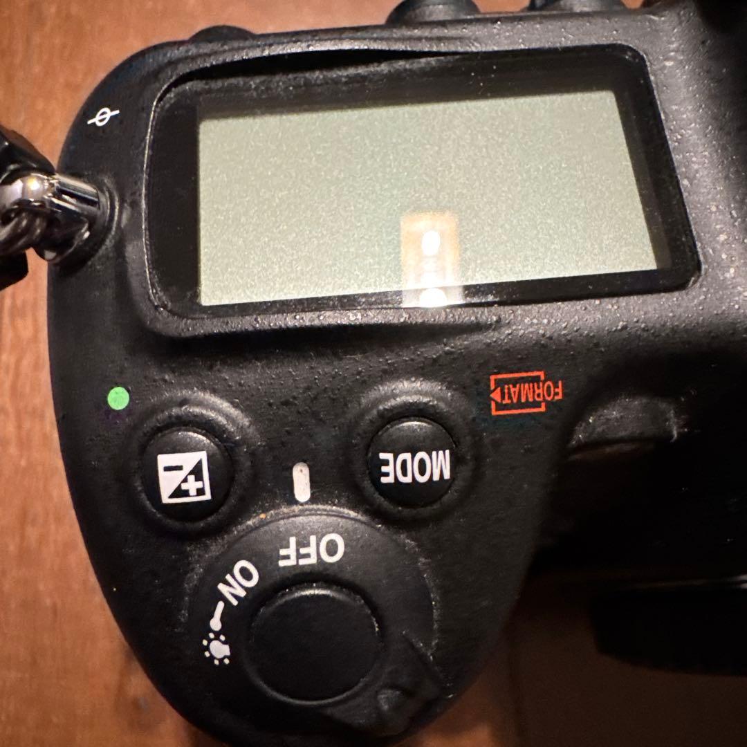 『Nikon D700』 非常に良い状態 キズや汚れは無し 動作確認済み
