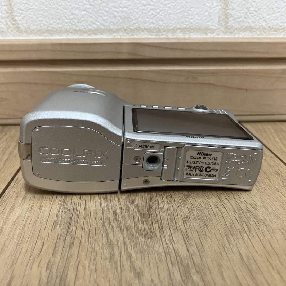 Nikon COOLPIX S10 シルバー コンデジ デジカメ　ニコン
