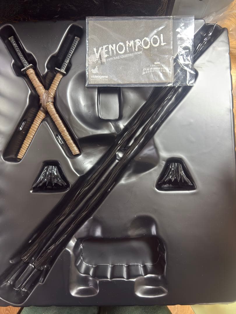 ひ*き様 hottoys 3体セット　（ヴェノムプール、ハーレイクイン、サノス）