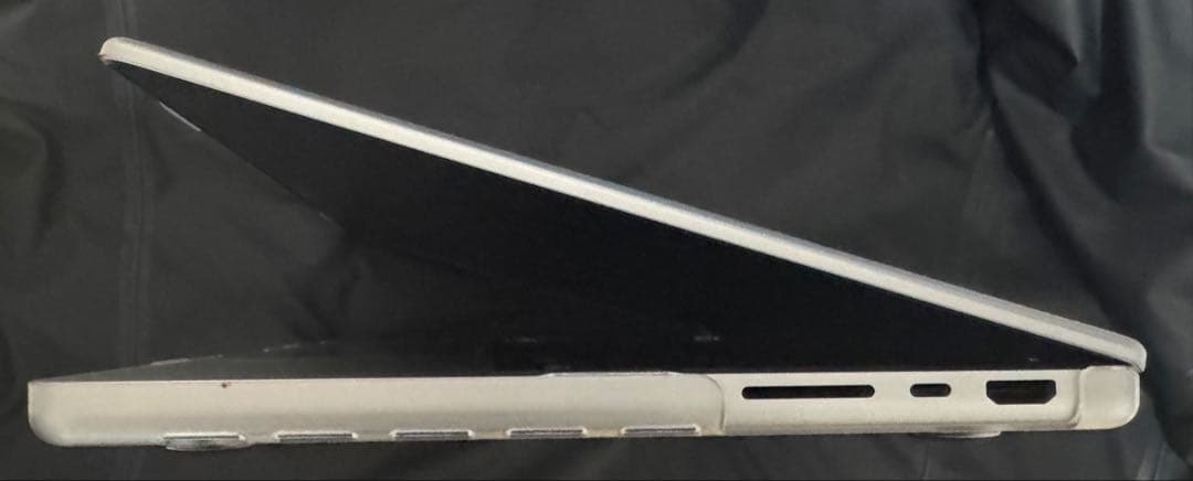 MacBook Pro M3Pro 14インチ シルバー