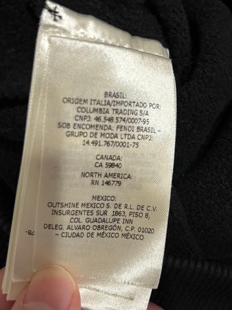 FENDI ブラック クルーネック スウェット