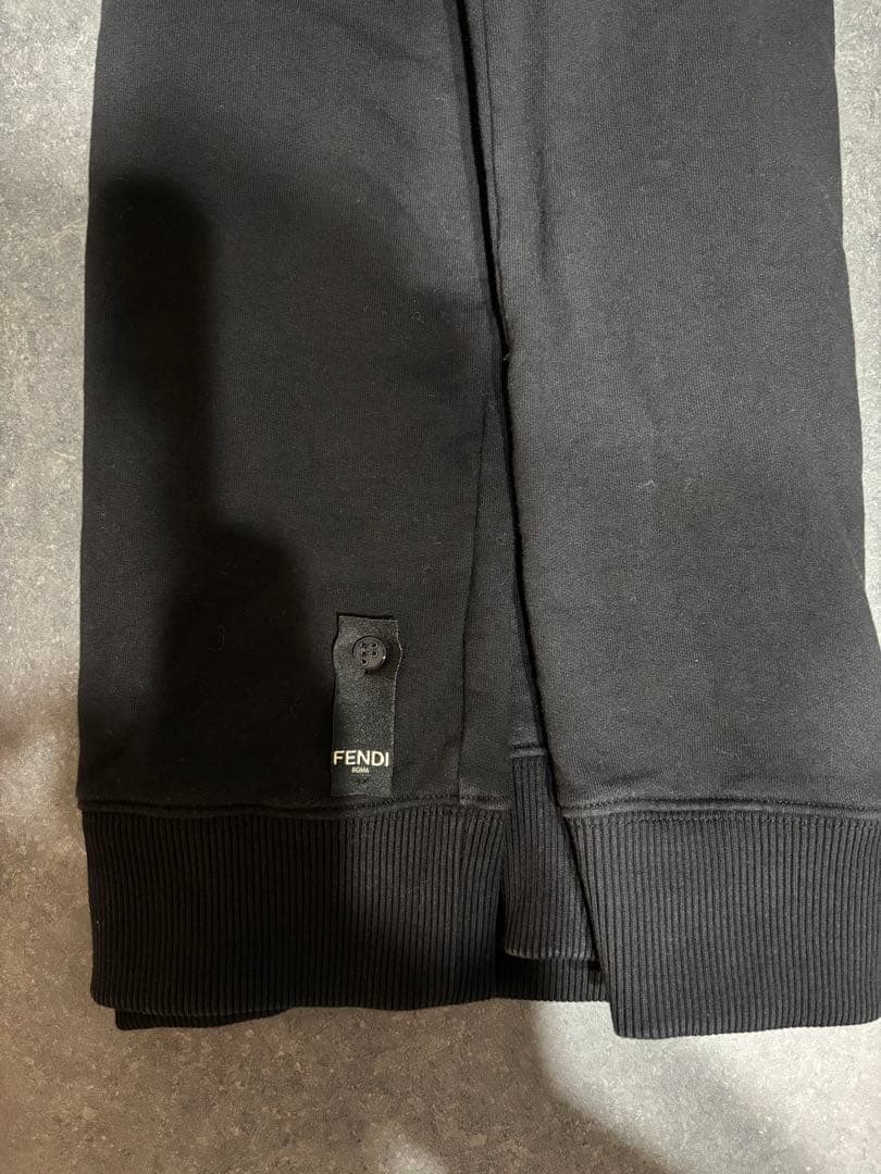 FENDI ブラック クルーネック スウェット