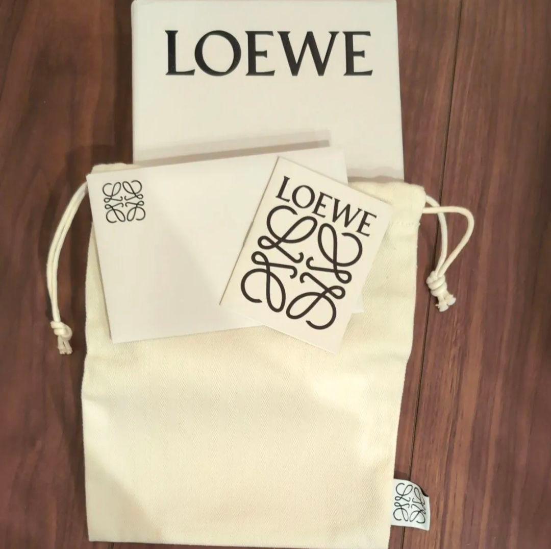 三つ折り財布　LOEWE