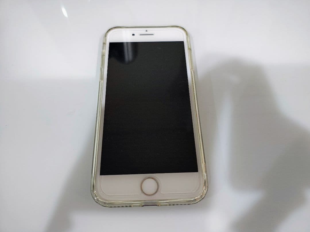 iPhone8 本体のみ クリアケース付き