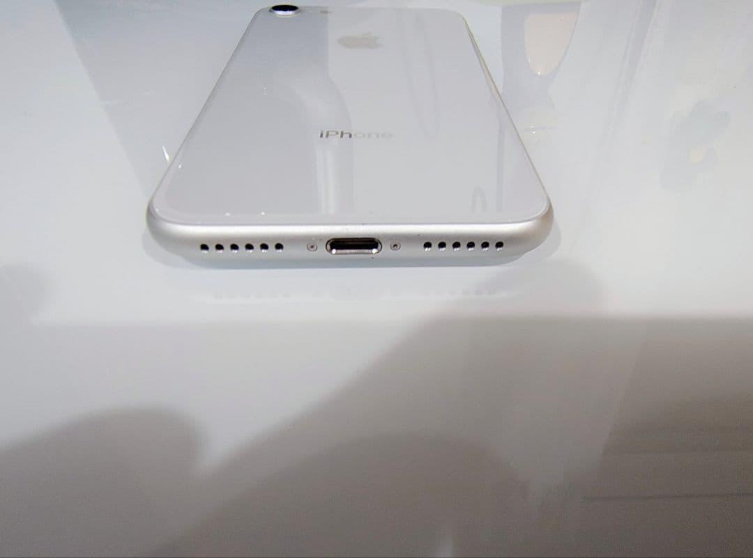 iPhone8 本体のみ クリアケース付き