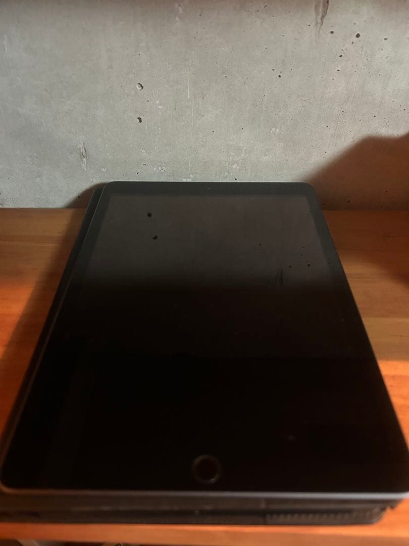 iPad 第8世代 32GB 本体 Wi-Fi+セルラー版