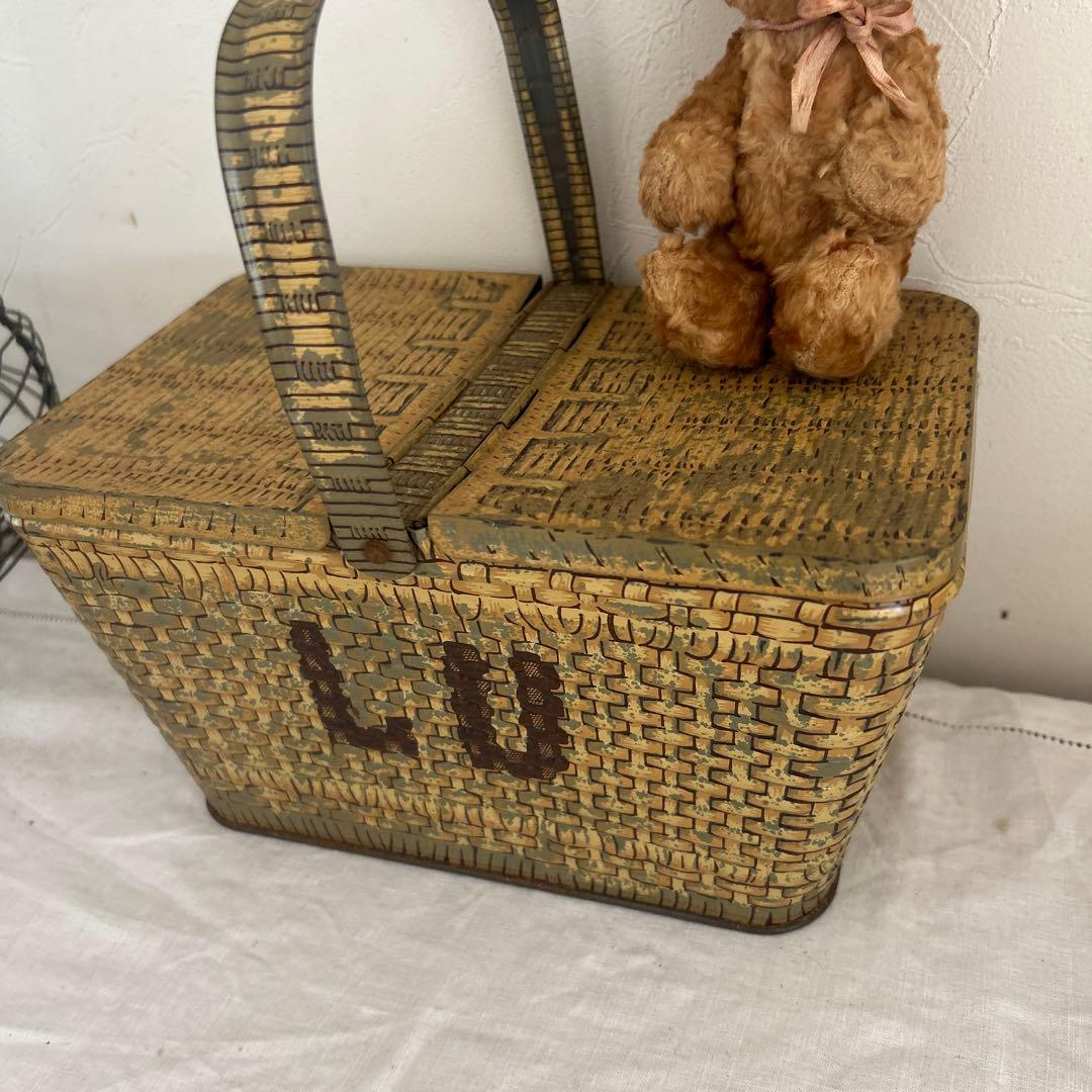 LU ビスケット缶　パニエ　小さなアンティークベアのセット